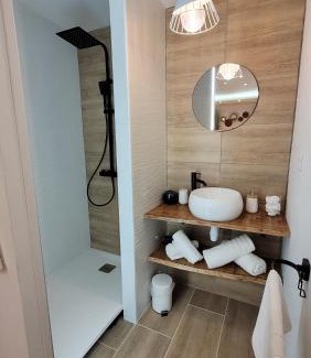 La Bassee Bed & Breakfast | Studio Design Cocon SPA privé à deux pas de Lille