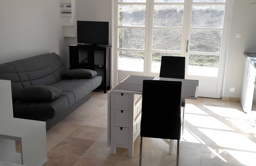 Ternand Apartment | Studio 'Domaine De La Chambarde' with Mountain View, Wi-Fi and Air Conditioning