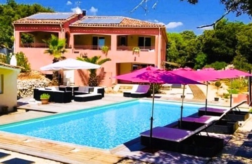 Puechabon Apartment | Studio en Chambre D'hôtes Proche de St Guilhem le Désert Avec Piscine et Jacuzzi