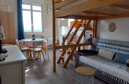 Wimereux Apartment | Studio, face sea, in residence of style "belle époque" on the breakwater of Wimereux