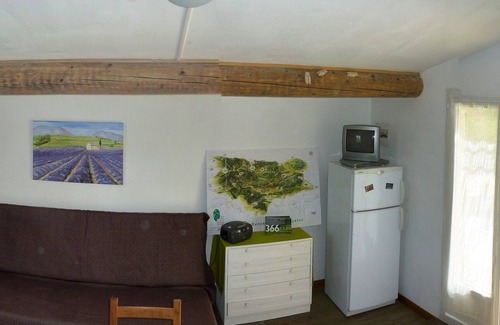 Venterol Apartment | Studio flat and swimming pool, surrounded by vines in the heart of Provence