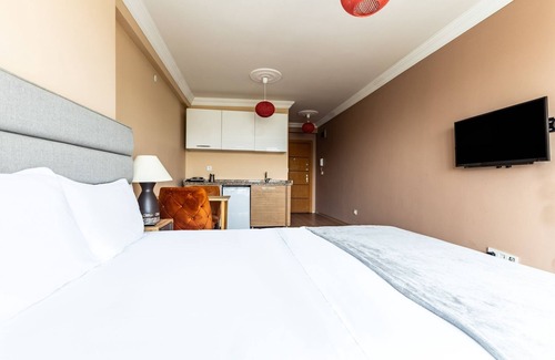 Atasehir Apartment | Studio Flat w City View 5 min to Emaar Square