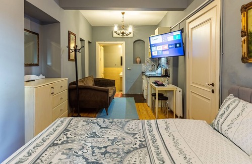 Galata Apartment | Studio flat with kitchen near Galata Tower, Metro