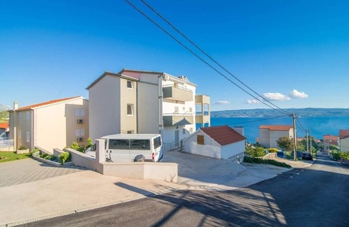 Dugi Rat Apartment | Studio flat with terrace and sea view Mali Rat, Omiš (AS-7482-a)