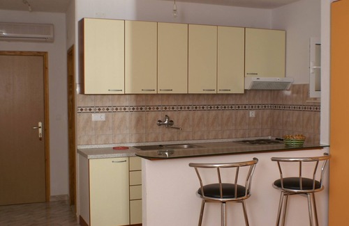 Milna Apartment | Studio flat with terrace and sea view Milna, Hvar (AS-3074-c)