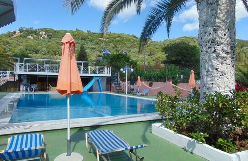 Vassilatika Apartment | Studio for 5 with shared Pool, near AQUALAND WATER PARK