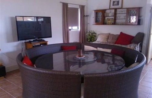 Rangeway Apartment | Studio for weekly rent or longer