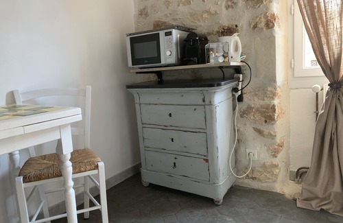 Parignargues Apartment | Studio