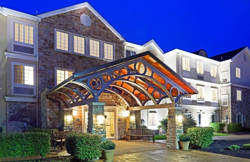 Cranbury Apartment | Studio | Free Breakfast Buffet. Outdoor Pool.