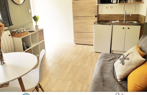 Chasseneuil-du-Poitou Apartment | Studio Greeny - 5 min Futuroscope rental (Free parking)