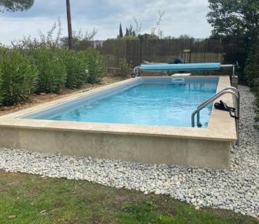 Vers-Pont-du-Gard House | STUDIO Havre de paix au pont du gard Piscine et Jacuzzi chez Valerie Payre