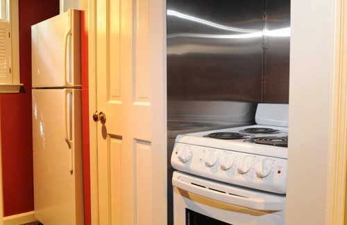 Franklin House | Studio Home, Walk to Downtown Franklin, Pets, Big Yard & Operated by Locals