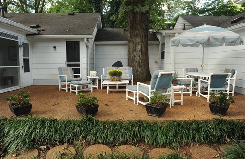 Franklin House | Studio Home, Walk to Downtown Franklin, Pets, Big Yard & Operated by Locals