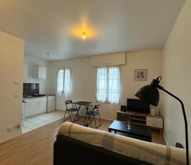 Conflans-Sainte-Honorine Apartment | Studio idéal Gare & Centre-Ville