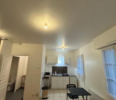 Conflans-Sainte-Honorine Apartment | Studio idéal Gare & Centre-Ville