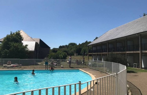 Equemauville Apartment | STUDIO I - HEATED POOL, PARKING AND FREE WIFI