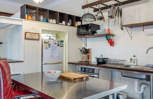 Ashgrove Apartment | Studio in Ashgrove W Bedroom Loft
