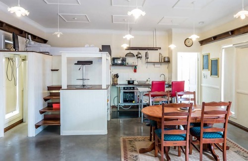 Ashgrove Apartment | Studio in Ashgrove W Bedroom Loft