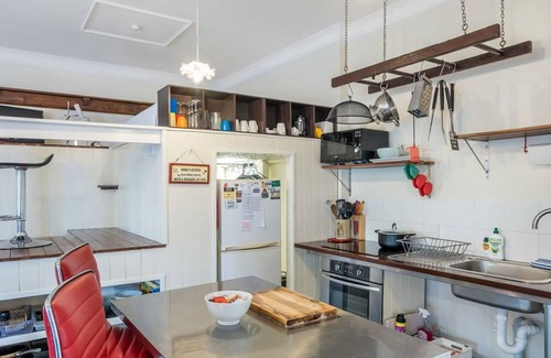 Ashgrove Apartment | Studio in Ashgrove W Bedroom Loft