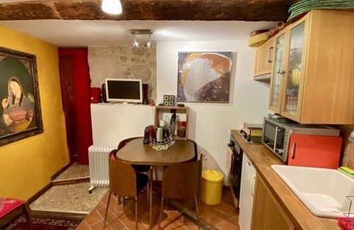 Ventabren Apartment | Studio in village house near. from Aix en Provence