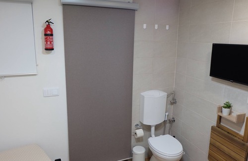 Olhao Apartment | Studio independent room, with air conditioning, wi-fi and patio access