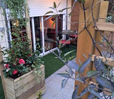 Pantin Apartment | Studio, Le Petit parisien- Bienvenue -Netflix- Terrasse