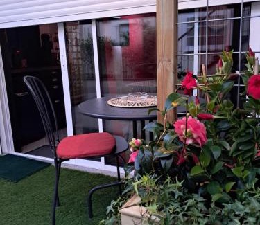 Pantin Apartment | Studio, Le Petit parisien- Bienvenue -Netflix- Terrasse
