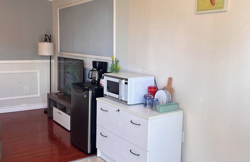 Walnut Apartment | Studio Living/Quiet Neighborhood/Near Airport