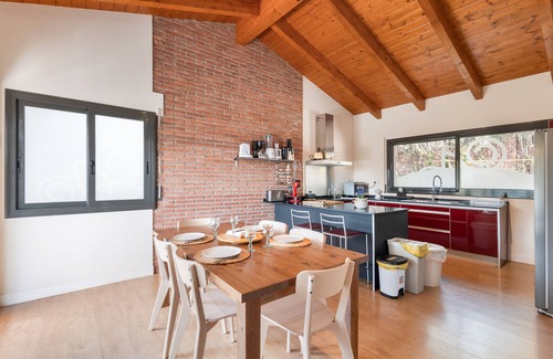 Olivella Apartment | Studio 'Loft Cim Apartments' with Mountain View, Wi-Fi and Air Conditioning