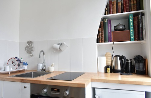 11th Arrondissement Apartment | Studio lumineux Paris 11 avec un balcon