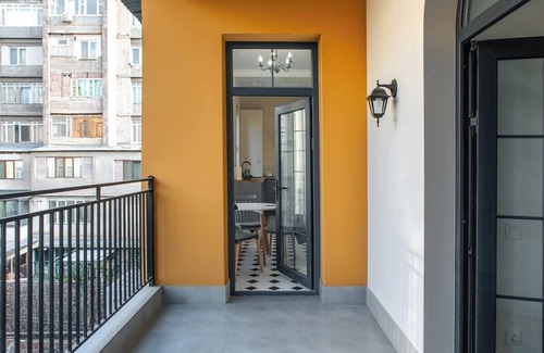 Kentron Apartment | Studio Lux Retreat/Terrace Oasis/City heart
