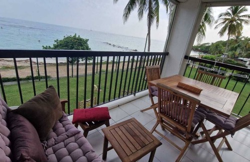 Bas du Fort Apartment | Studio - Magnifique vue mer - Pieds Dans L'eau