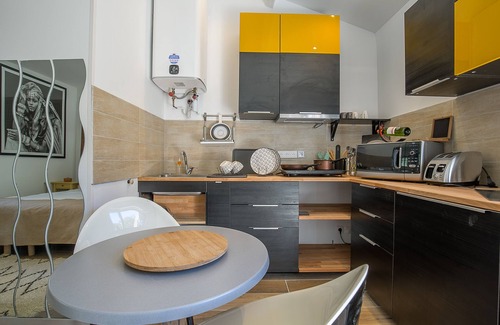 Le Beausset Apartment | Studio "Marrakech" Private Jacuzzi