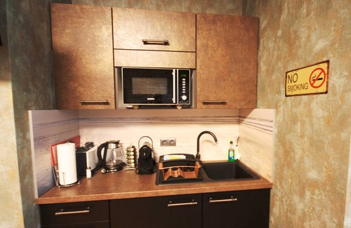 Neuschonefeld Apartment | Studio Metal North - Romantic Apartments in Leipzig, *2km to the city center*