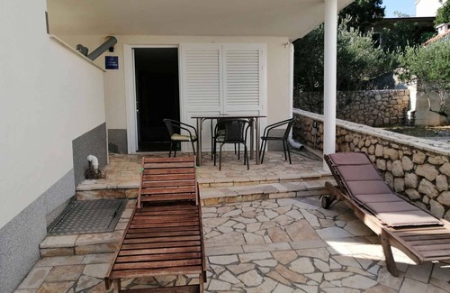 Vinjerac Apartment | Studio mit Klimaanlage und Terrasse