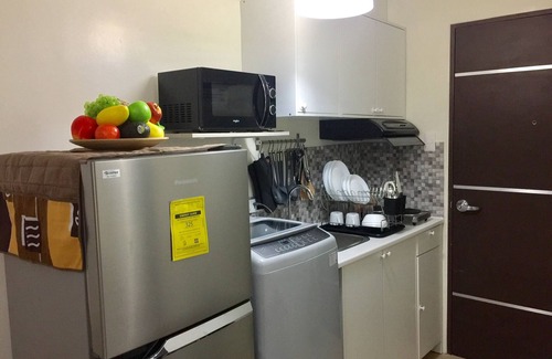 Phil-Am Apartment | STUDIO near MALLS and MRT STATION w/WiFi and NETFLIX