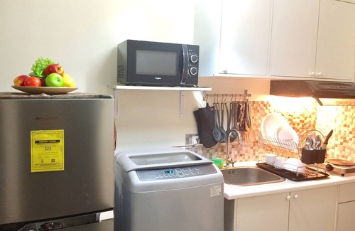 Phil-Am Apartment | STUDIO near MALLS and MRT STATION w/WiFi and NETFLIX