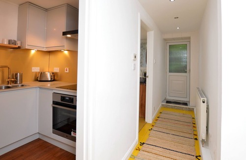 Innellan Cottage | Studio on the Shore - coastal, stunning sea views, sleeps 2