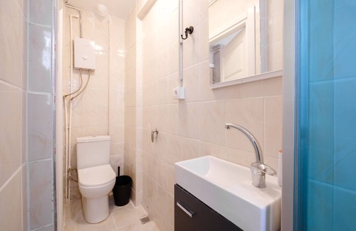 Bakırkoy Apartment | Studio Room with Balcony in Bakirkoy