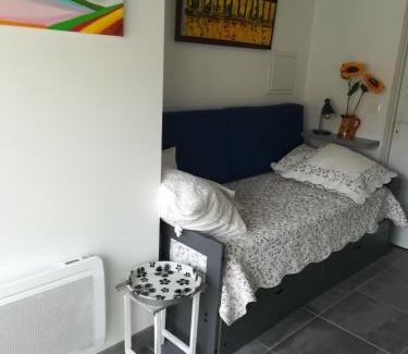 Colombiers Apartment | studio soleil