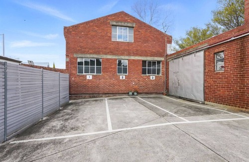 West Hobart Apartment | Studio Stay Walk to City & Food