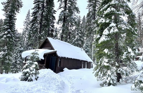 Echo Lake Cabin | Studio style cabin in Twin Bridges with Mountain View’s near Sierra Ski Resorts