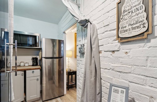 Metropolitan Apartment | Studio @ the Hive, Cozy Cute