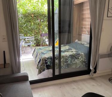 Six-Fours-les-Plages Apartment | Studio "Un jardin d'azur" avec Piscine de mai à septembre