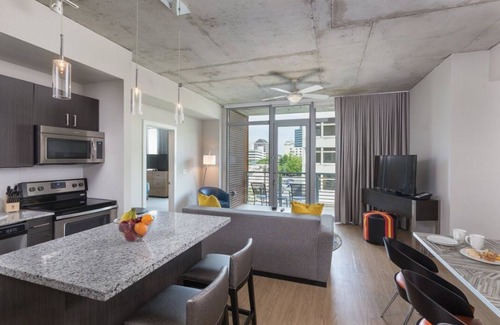 Civic District Condo | Studio unit/Austin - Full Kitchen, W/D, Rooftop Pool, & More!
