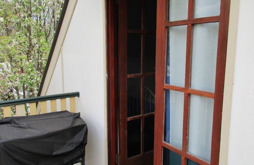 Bathurst Apartment | Studio. Upstairs small studio close to CBD