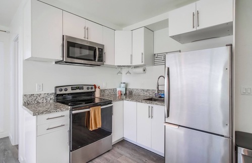University Heights Apartment | Studio Verde- Free Parking, Central North Park
