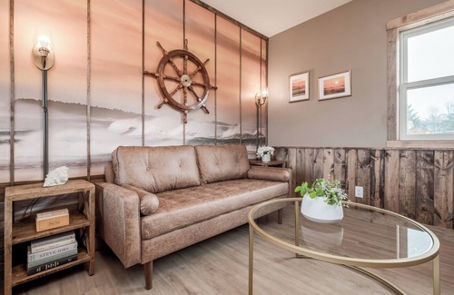 Prescott Hotel | Studio w/Kitchen | King Bed | Free Parking