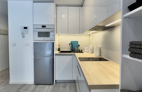 Gibraltar Apartment | Studio with a balcony facing the rock near the beach and city centre