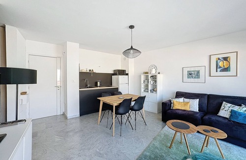 Cannes La Bocca Apartment | Studio with parking in secure residence 50m from the sea and beaches